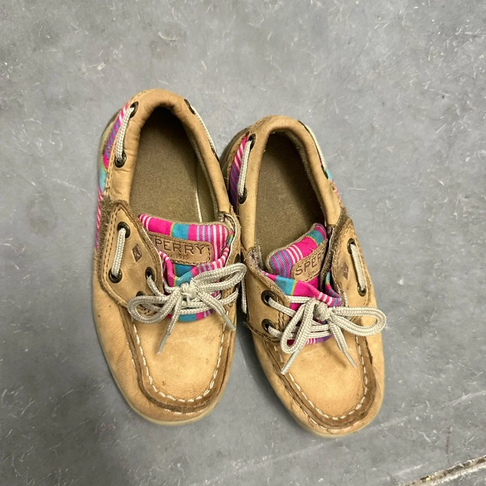Sperry Girl’s Intrepid Jr Tan Leather Kids Boat Shoes w/ vibrant stripes